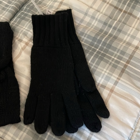 Brand new Old Navy four piece set! New with tags scarf/hat/headband/gloves - Picture 4 of 6